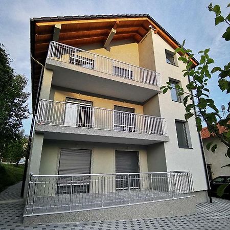 Apartmani Anamaria ヤイツェ エクステリア 写真