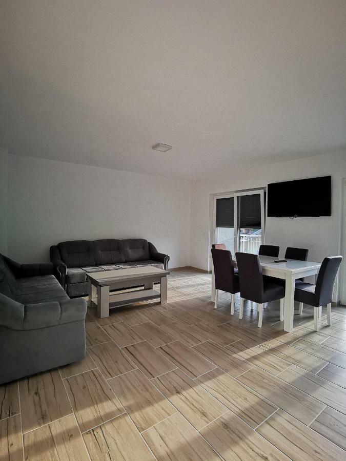 Apartmani Anamaria ヤイツェ エクステリア 写真
