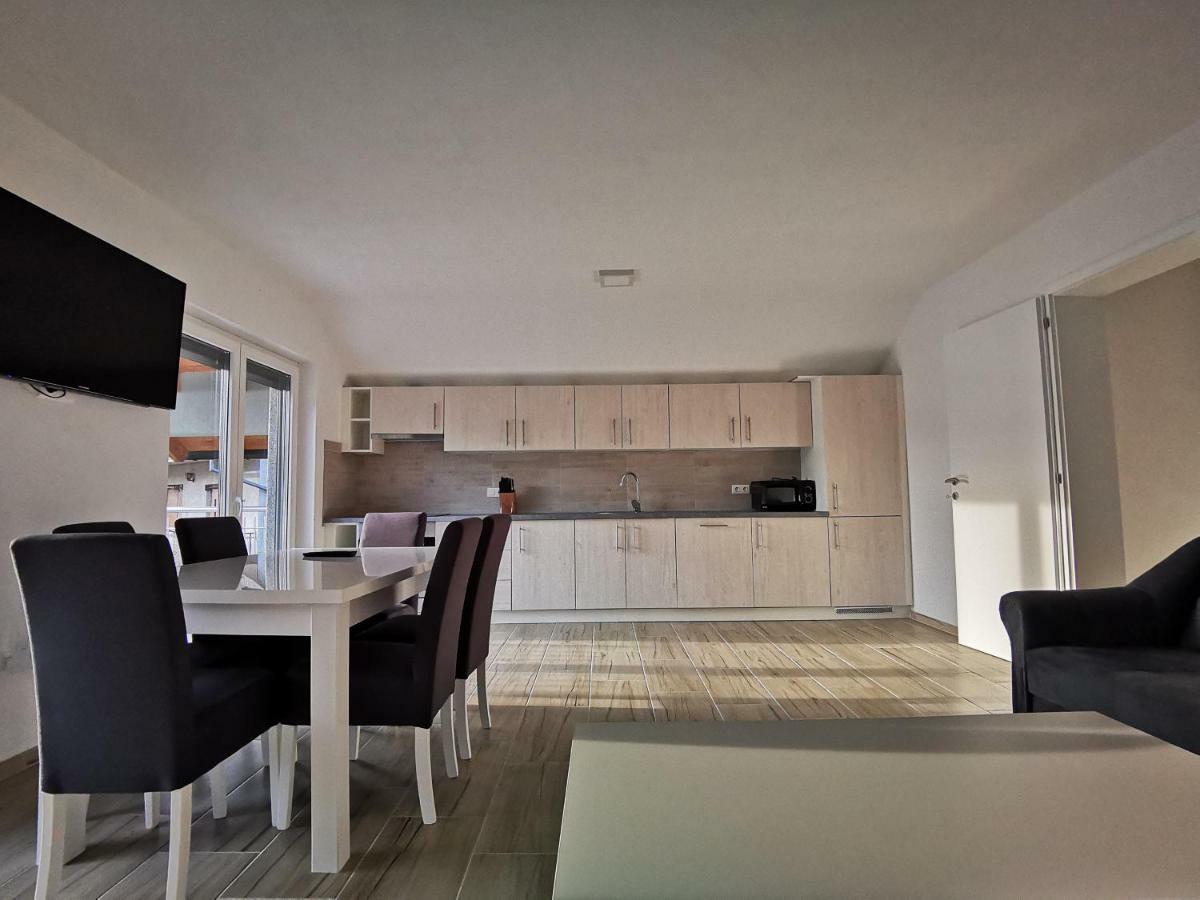 Apartmani Anamaria ヤイツェ エクステリア 写真
