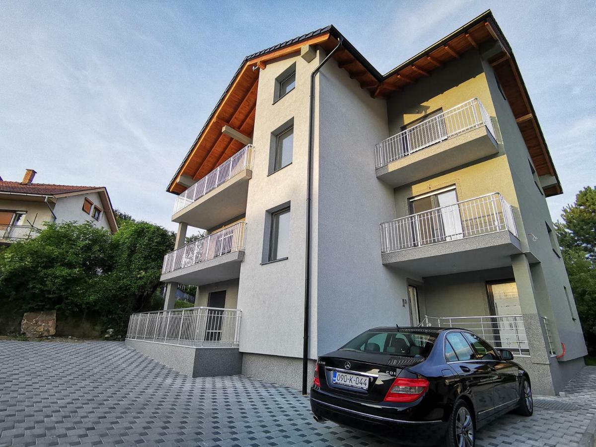 Apartmani Anamaria ヤイツェ エクステリア 写真